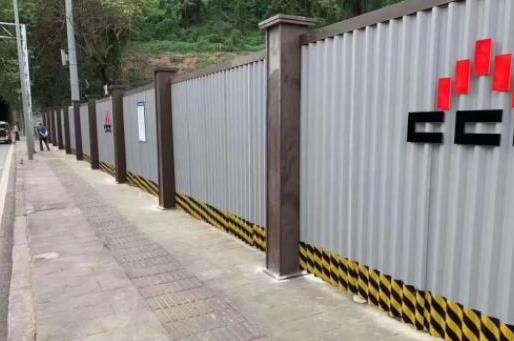 圍擋租賃工地圍擋設(shè)置時(shí)應(yīng)注意的事項(xiàng)