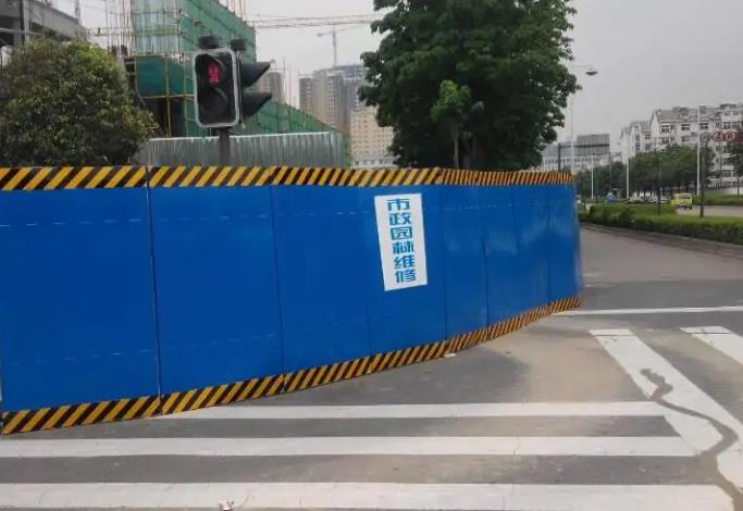 重慶施工現(xiàn)場(chǎng)圍擋裝置應(yīng)注意的事項(xiàng)