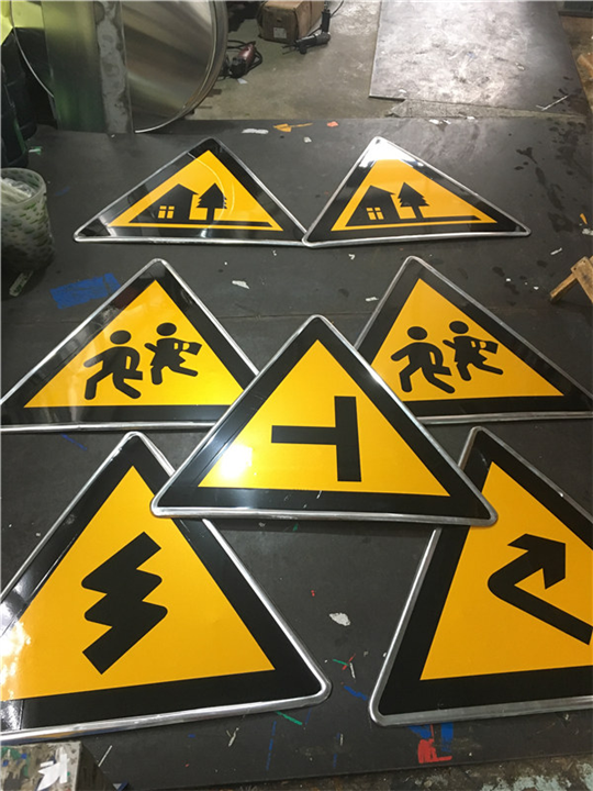 臨時(shí)圍擋方案確保施工現(xiàn)場(chǎng)整潔安全